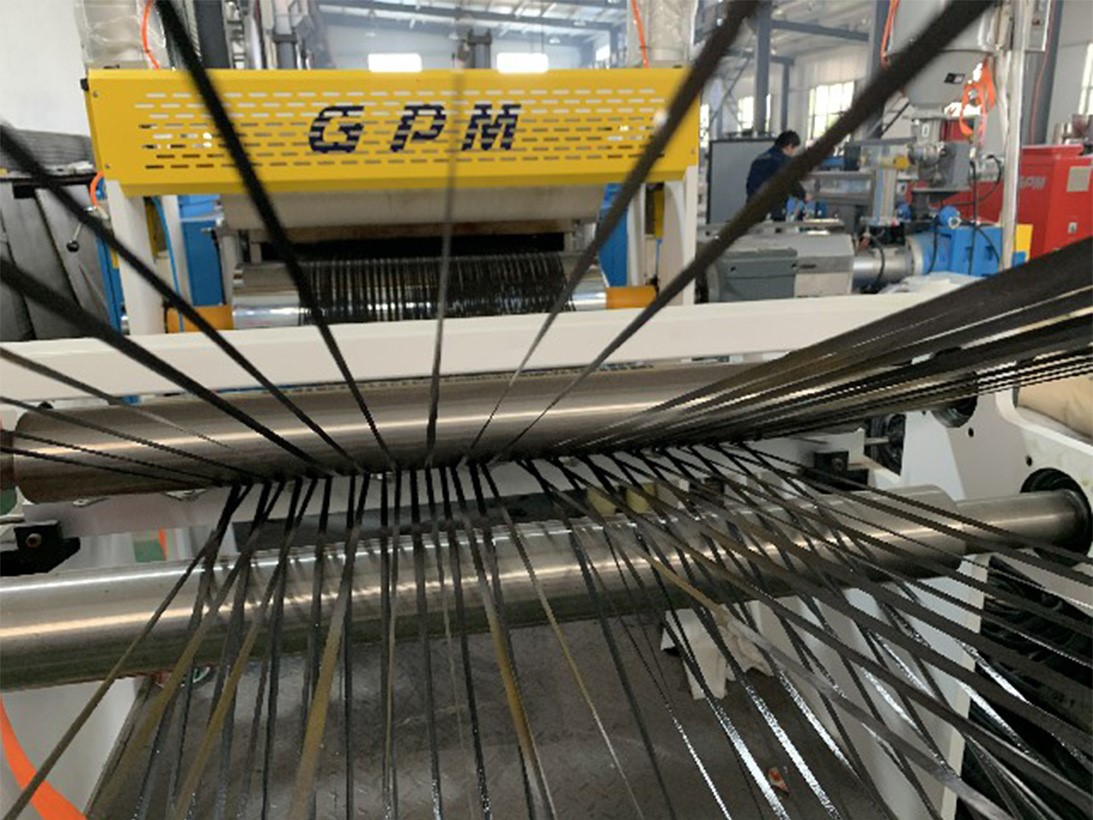 PPS+連續(xù)碳纖維增強熱塑性預(yù)浸料單向帶生產(chǎn)線（CFRTP-UD帶）