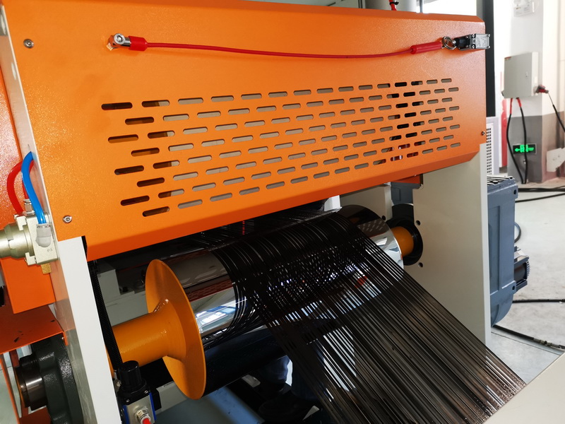 PPS+連續(xù)碳纖維增強熱塑性預(yù)浸料單向帶生產(chǎn)線（CFRTP-UD帶）